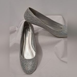 Hot Cakes Silver Sparkle Flats sz 8.5w